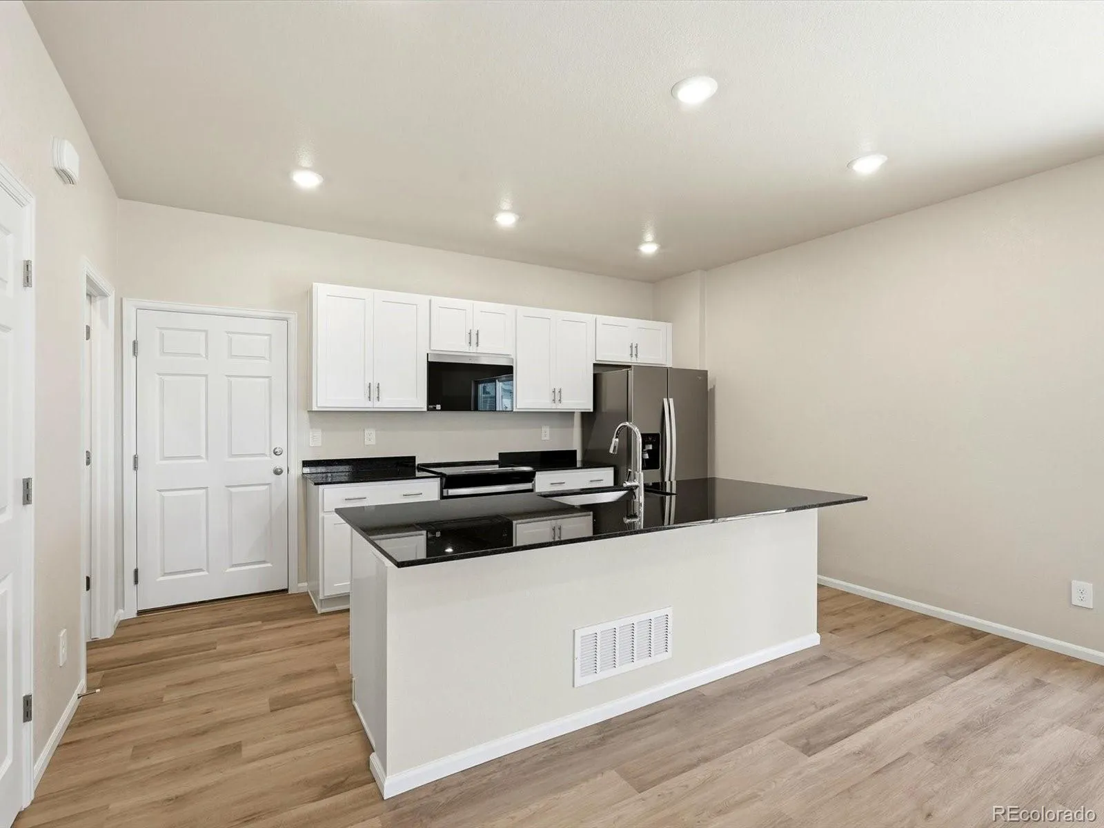 04072026225215 1600 4