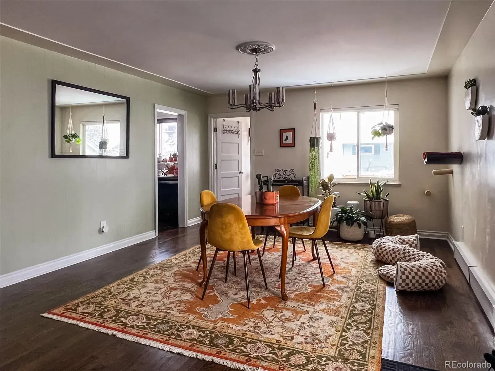 12042025220911 1600 11