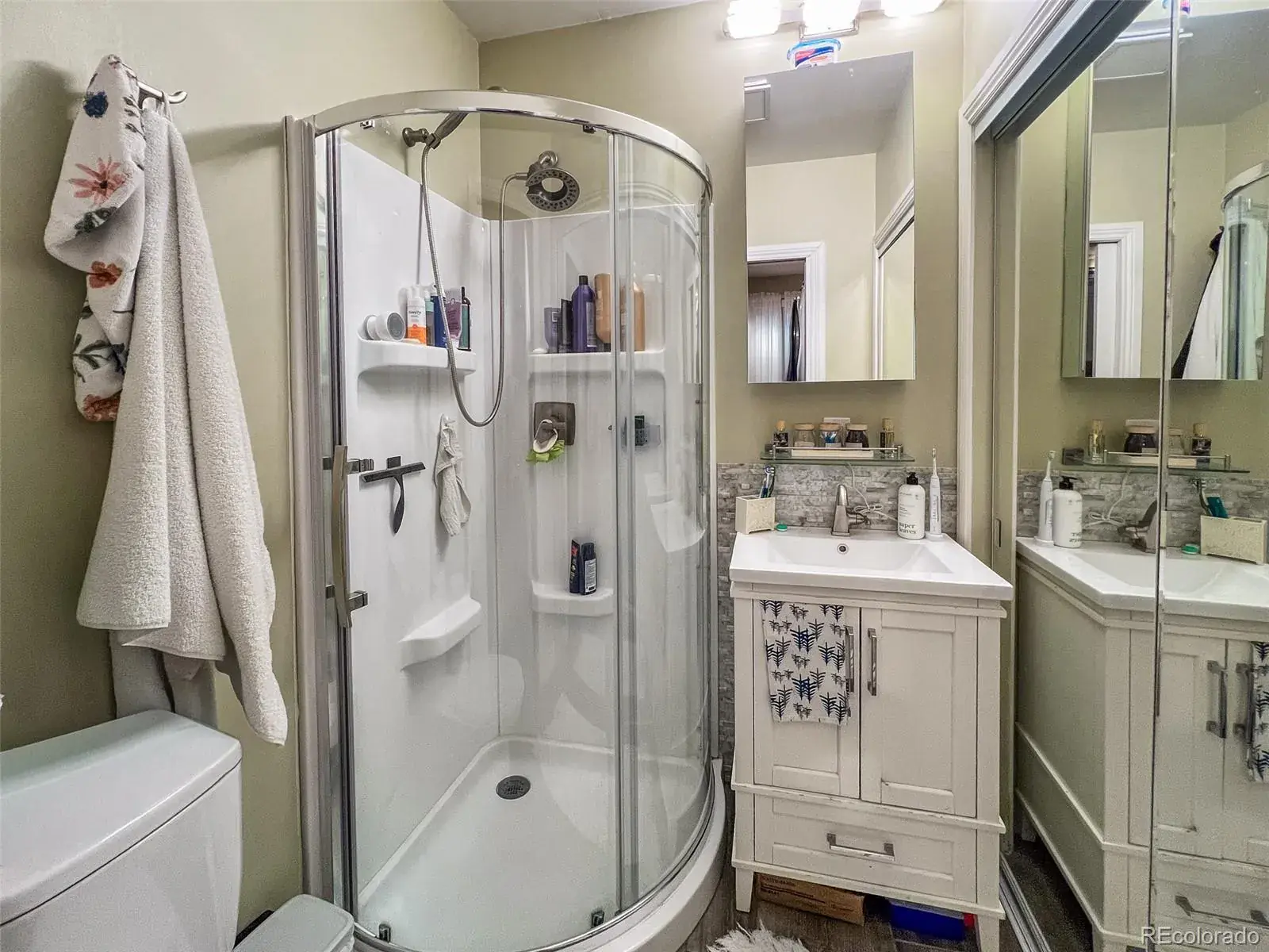 12042025220911 1600 22