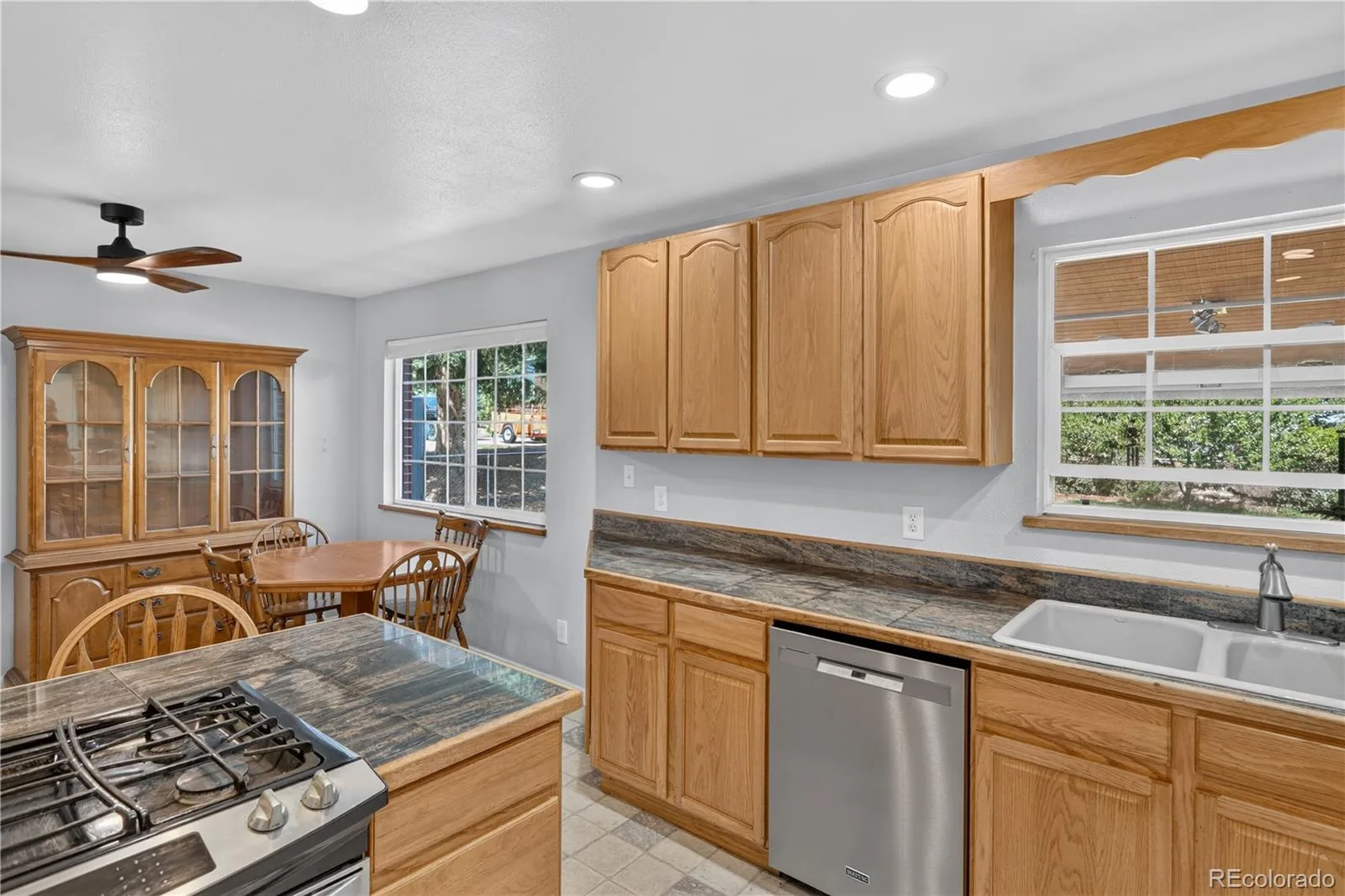 4977 S Perry Street Littleton CO 80123 | MLS #REC4039843 08192026225405 1600 12