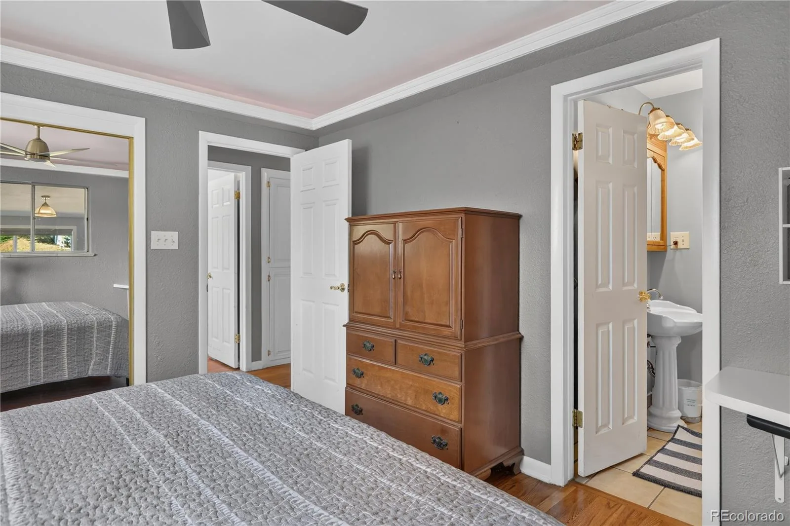 4977 S Perry Street Littleton CO 80123 | MLS #REC4039843 08192026225405 1600 19