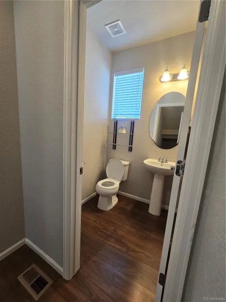 15701 Bolling Drive Denver CO 80239 MLS #REC4040914 05092026054514 800 6