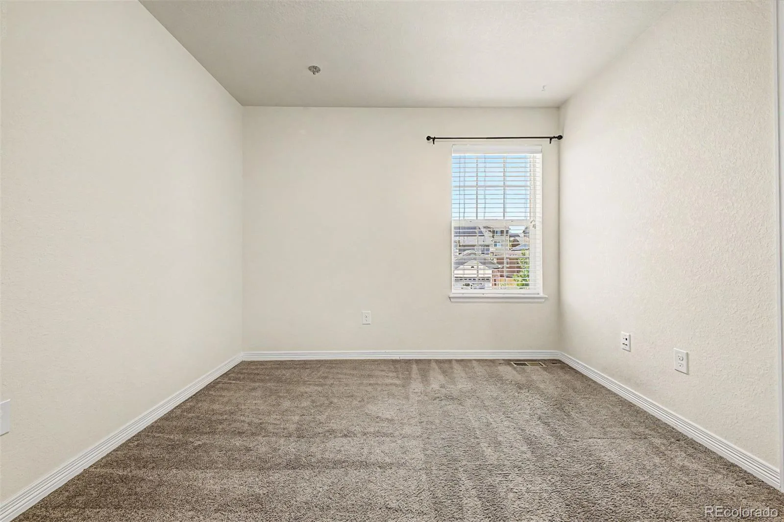 20936 E Duke Place Aurora CO 80013 MLS #REC4046510 06182026232858 1600 28