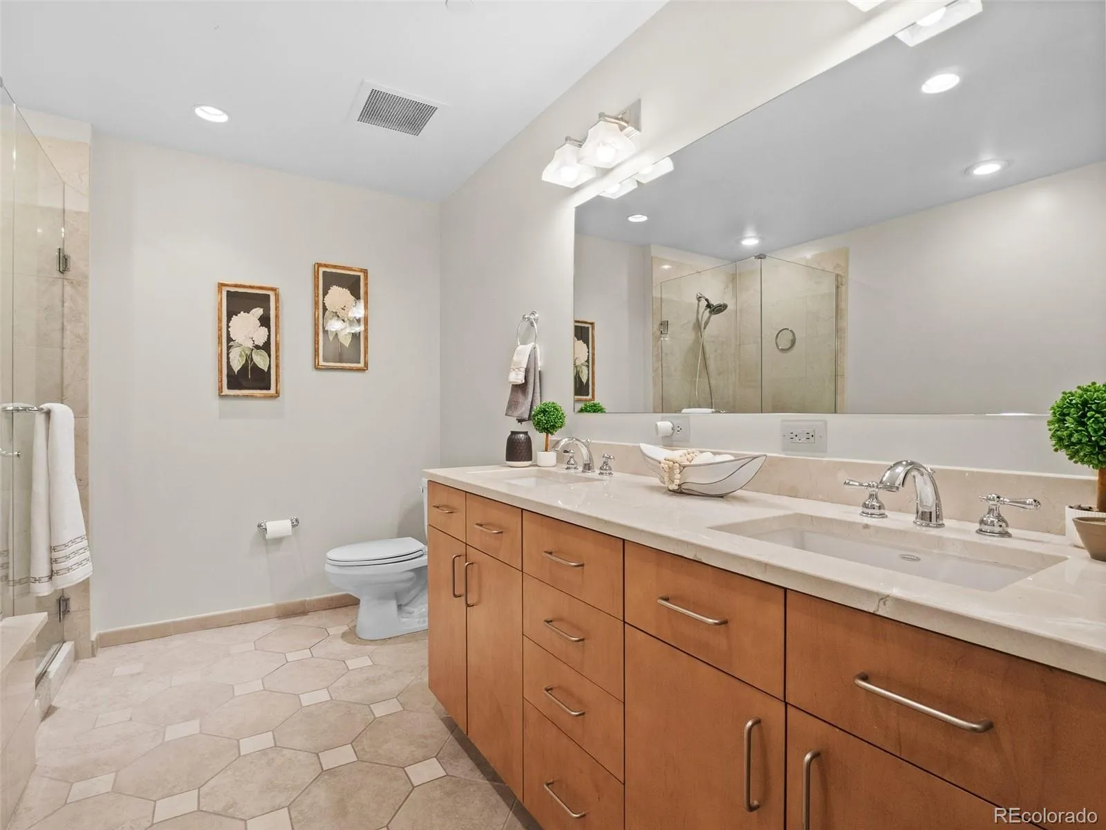 7220 W Bonfils Lane #205 Lakewood CO 80226 MLS #REC4054696 04182026195441 1600 20