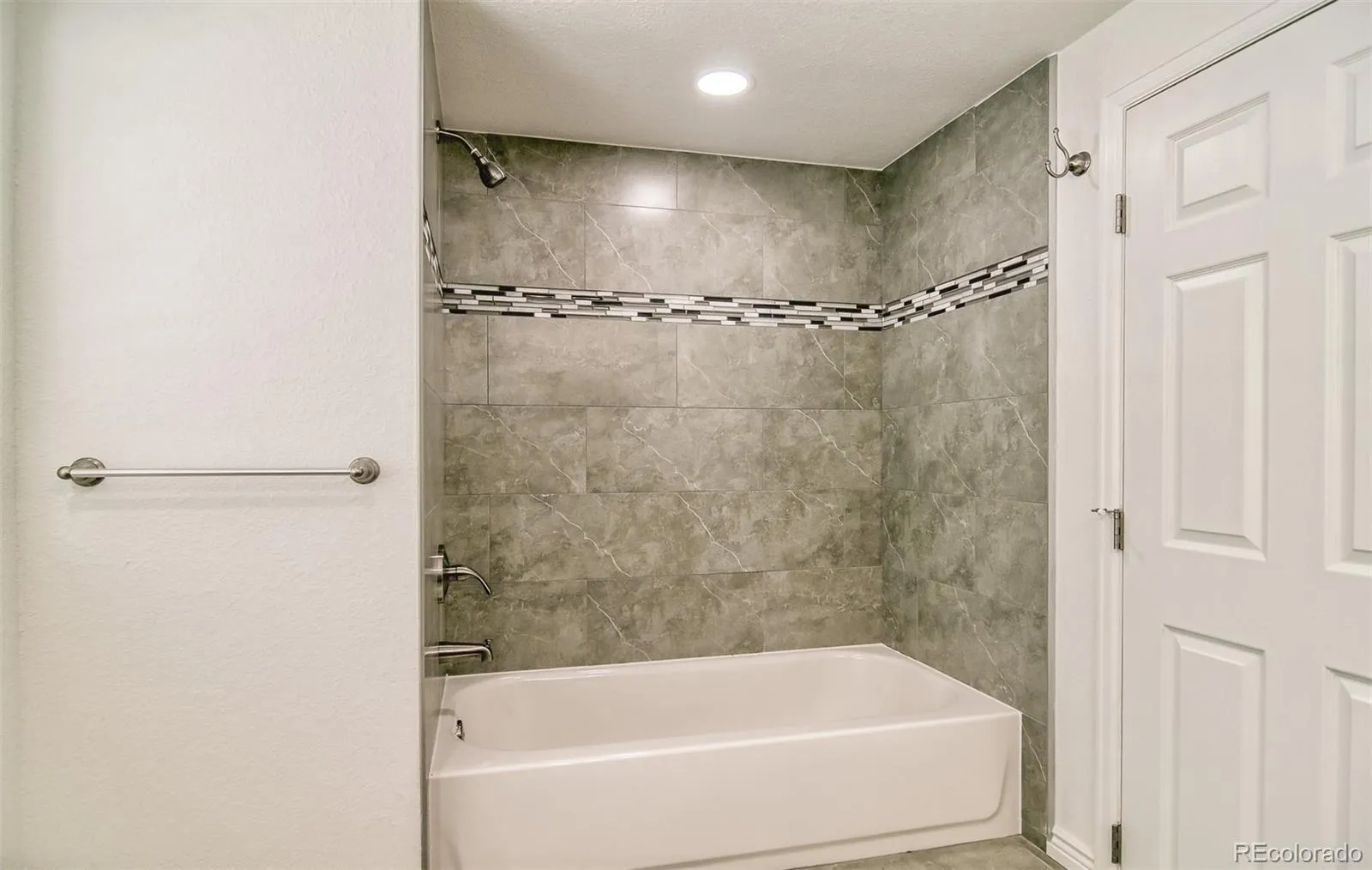 8246 S Dover Street Littleton CO 80128 MLS #REC4060491 05232026182316 1600 28