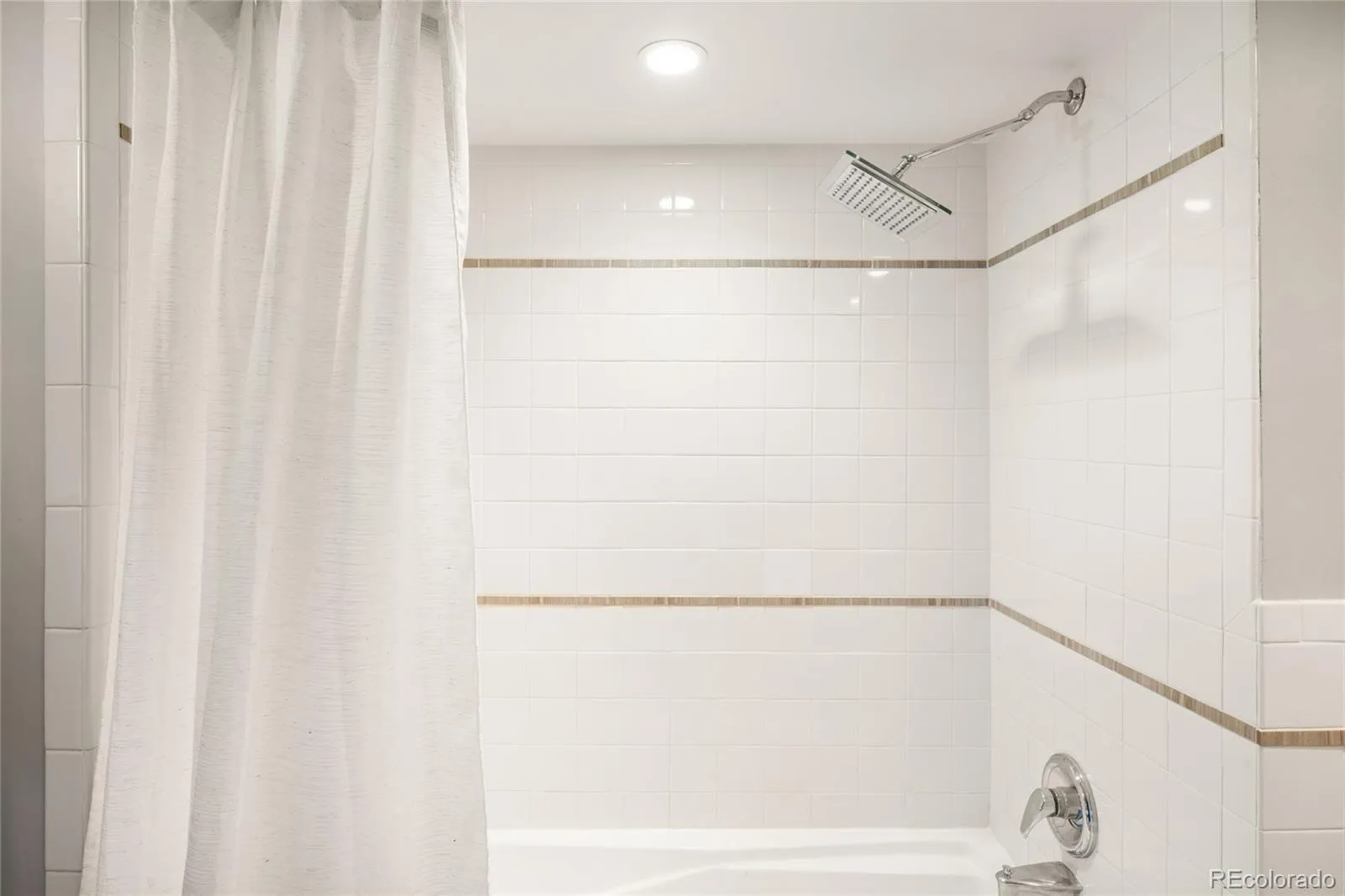 3377 Blake Street #213 Denver CO 80205 MLS #REC4061599 05222026220529 1600 20