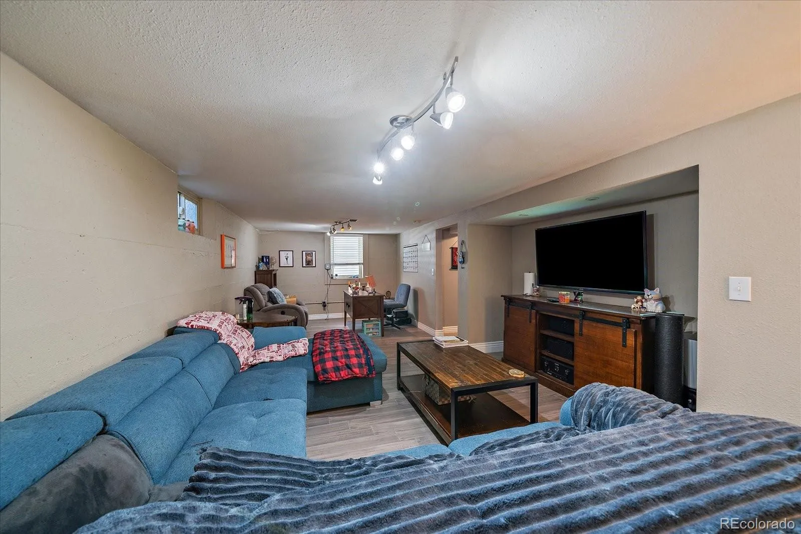 04062026153500 1600 14