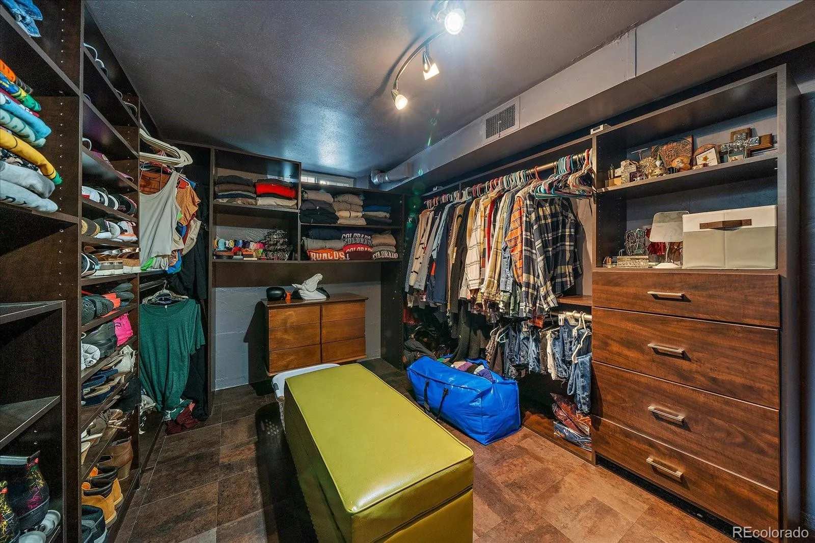 04062026153500 1600 20