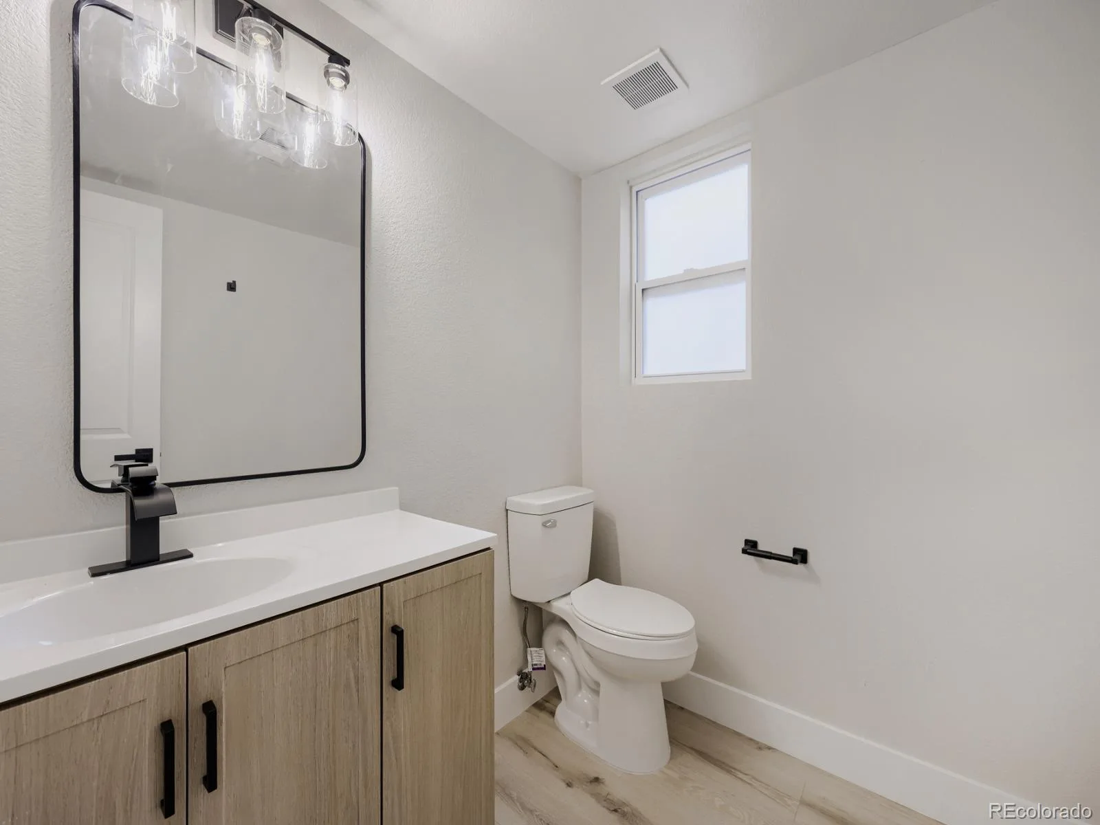 7555 S Madison Circle Littleton CO 80122 | MLS #REC4067123 08272026224522 1600 13