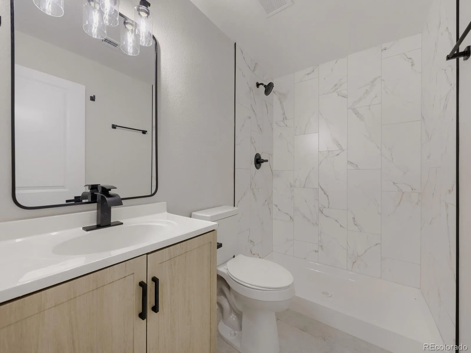 7555 S Madison Circle Littleton CO 80122 | MLS #REC4067123 08272026224522 1600 24