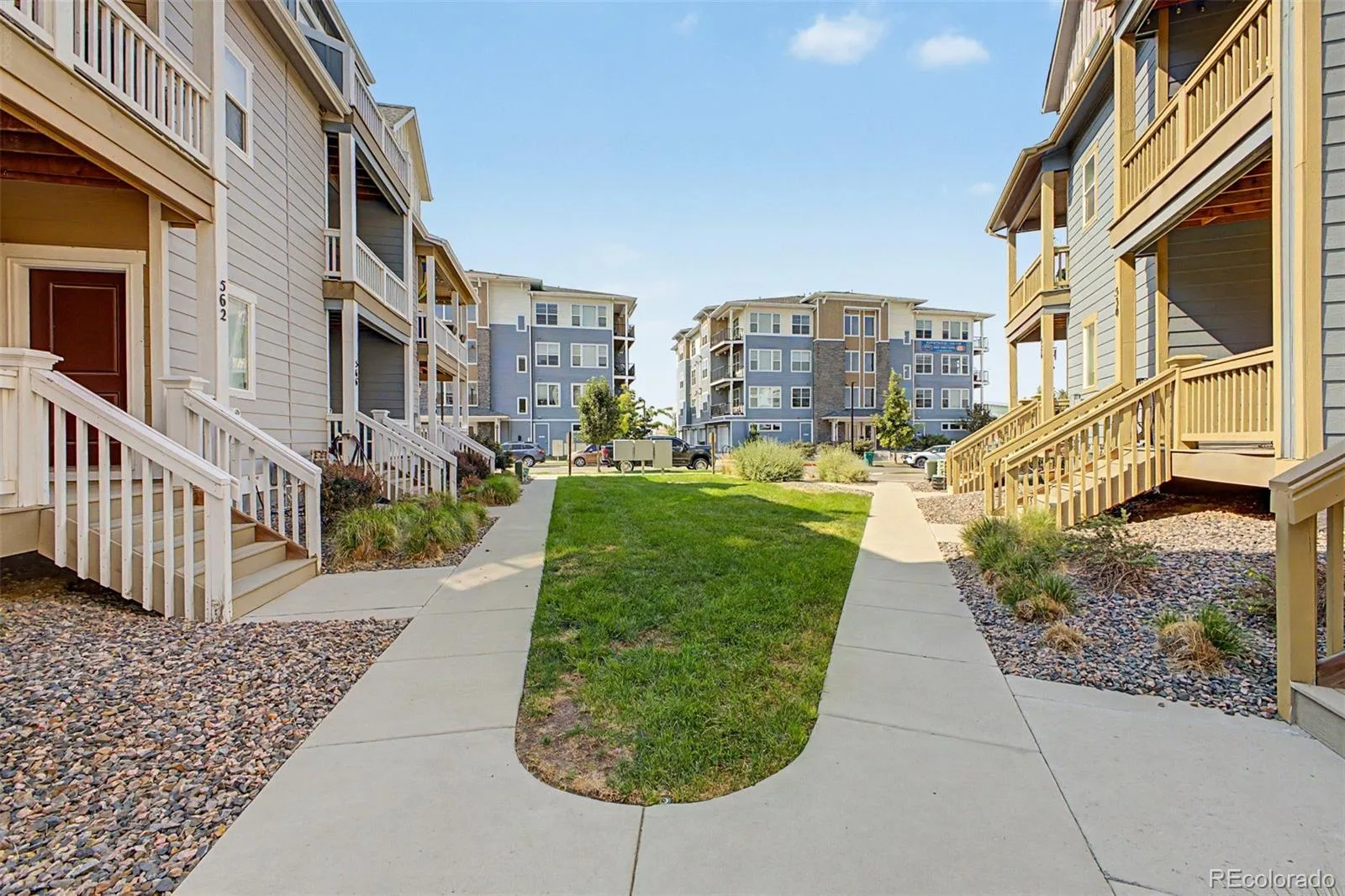 566 W Amherst Avenue Englewood CO 80110 | MLS #REC4067903 08062026201350 1600 24