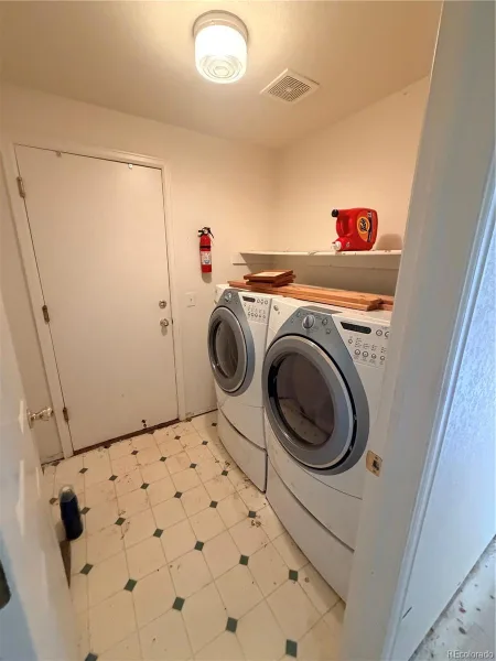 19555 E Tufts Circle Aurora CO 80015 | MLS #REC4073355 08232026031108 800 14