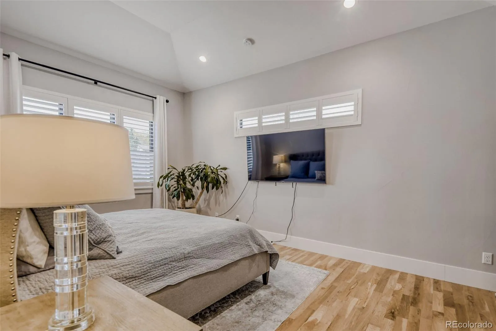 04162026220850 1600 14