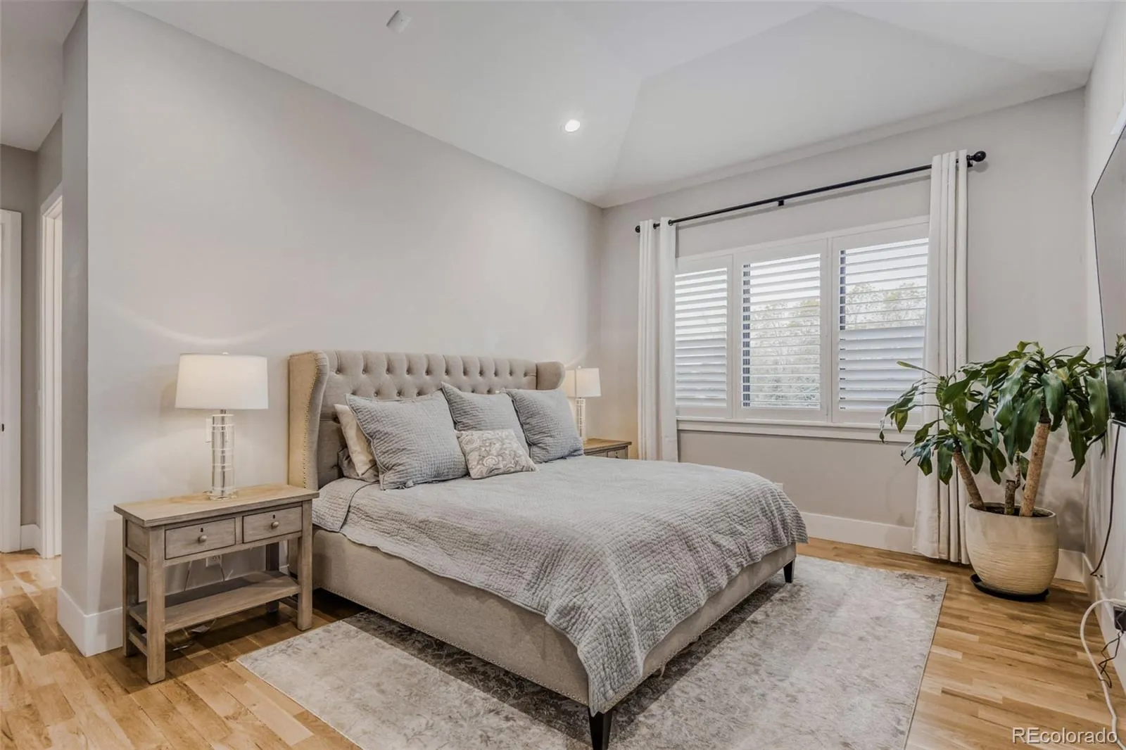 04162026220850 1600 15