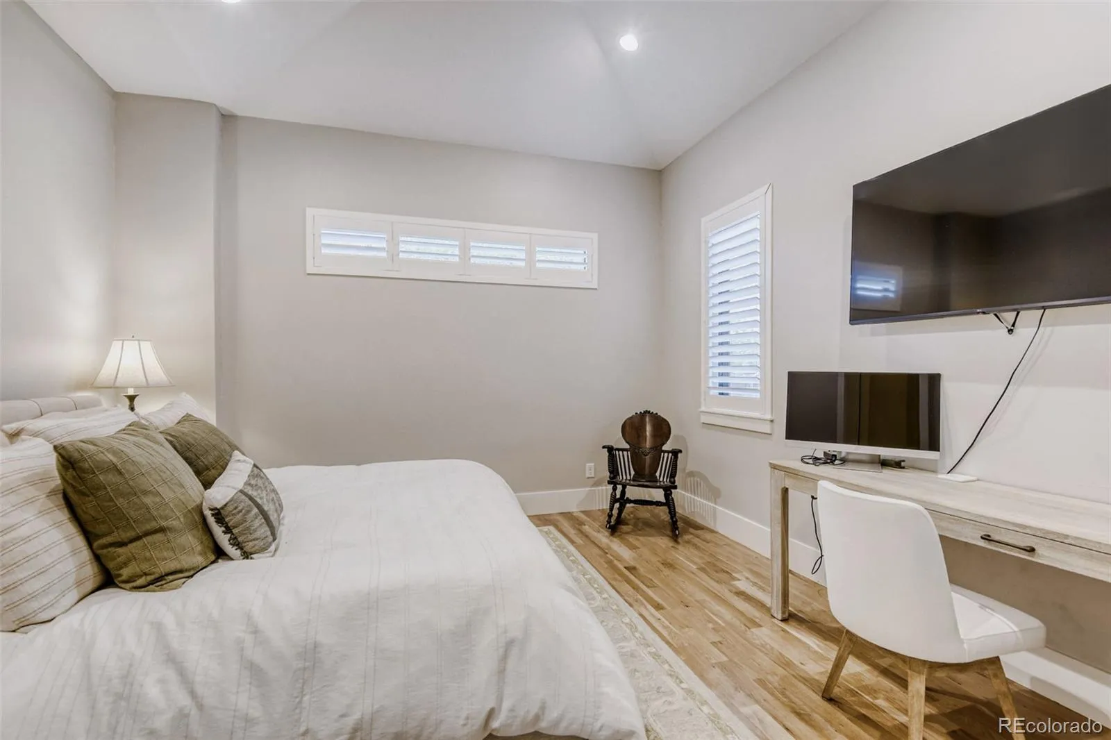 04162026220850 1600 17