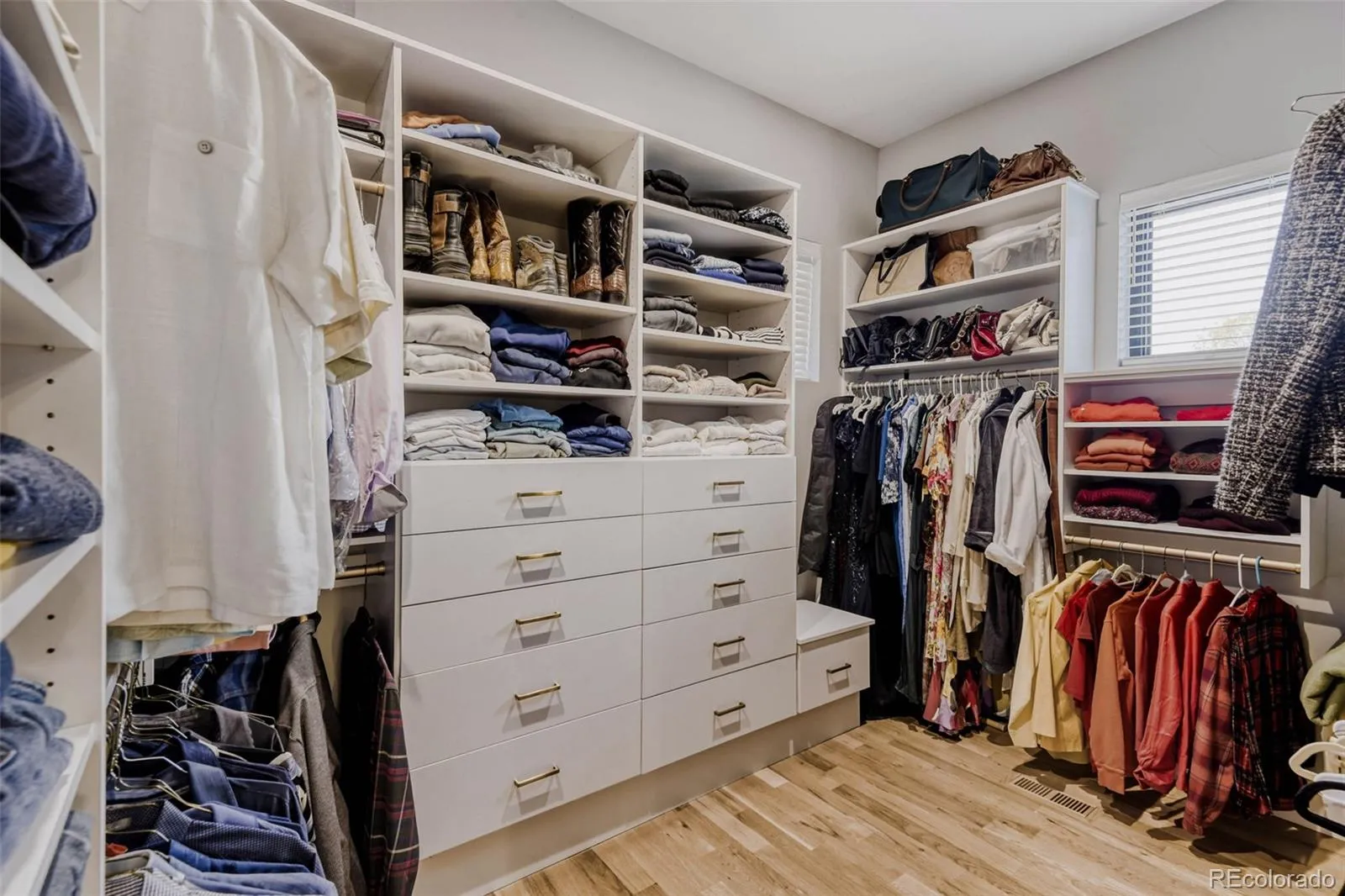 04162026220850 1600 18