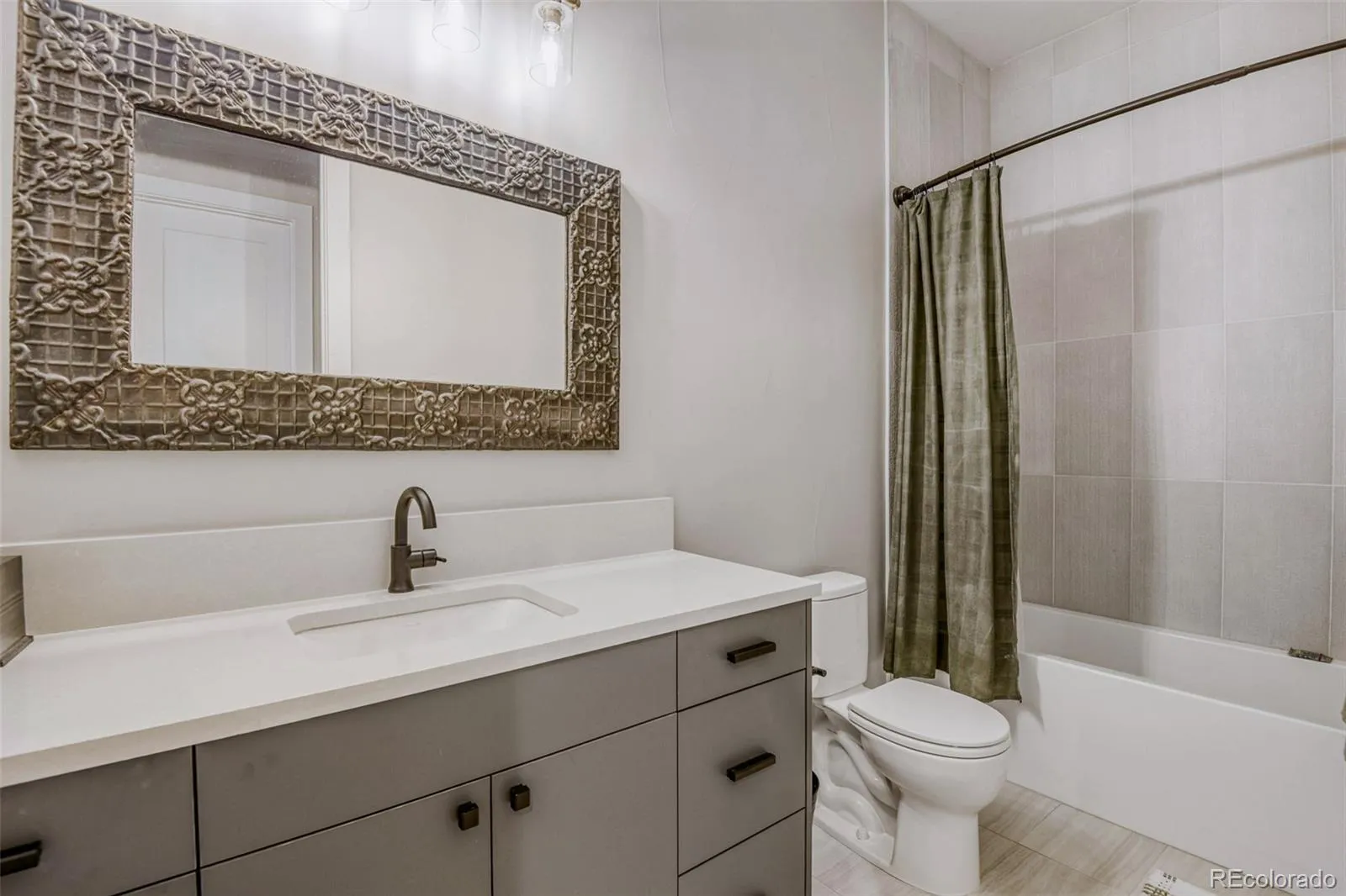 04162026220850 1600 22