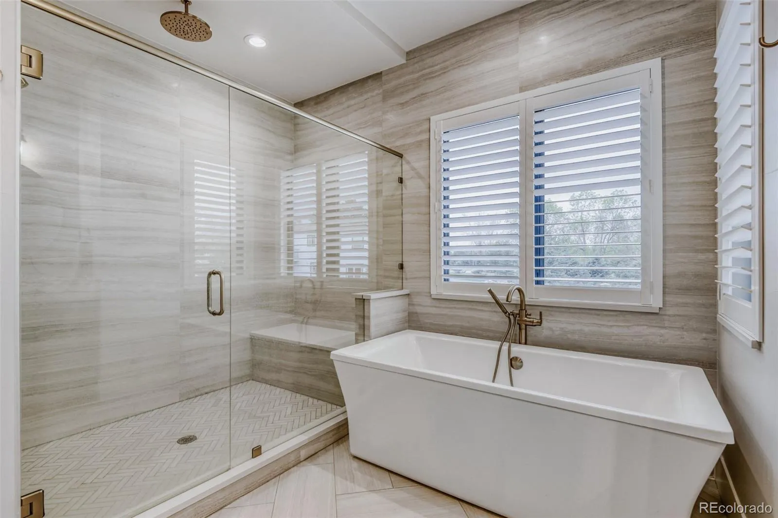 04162026220850 1600 23