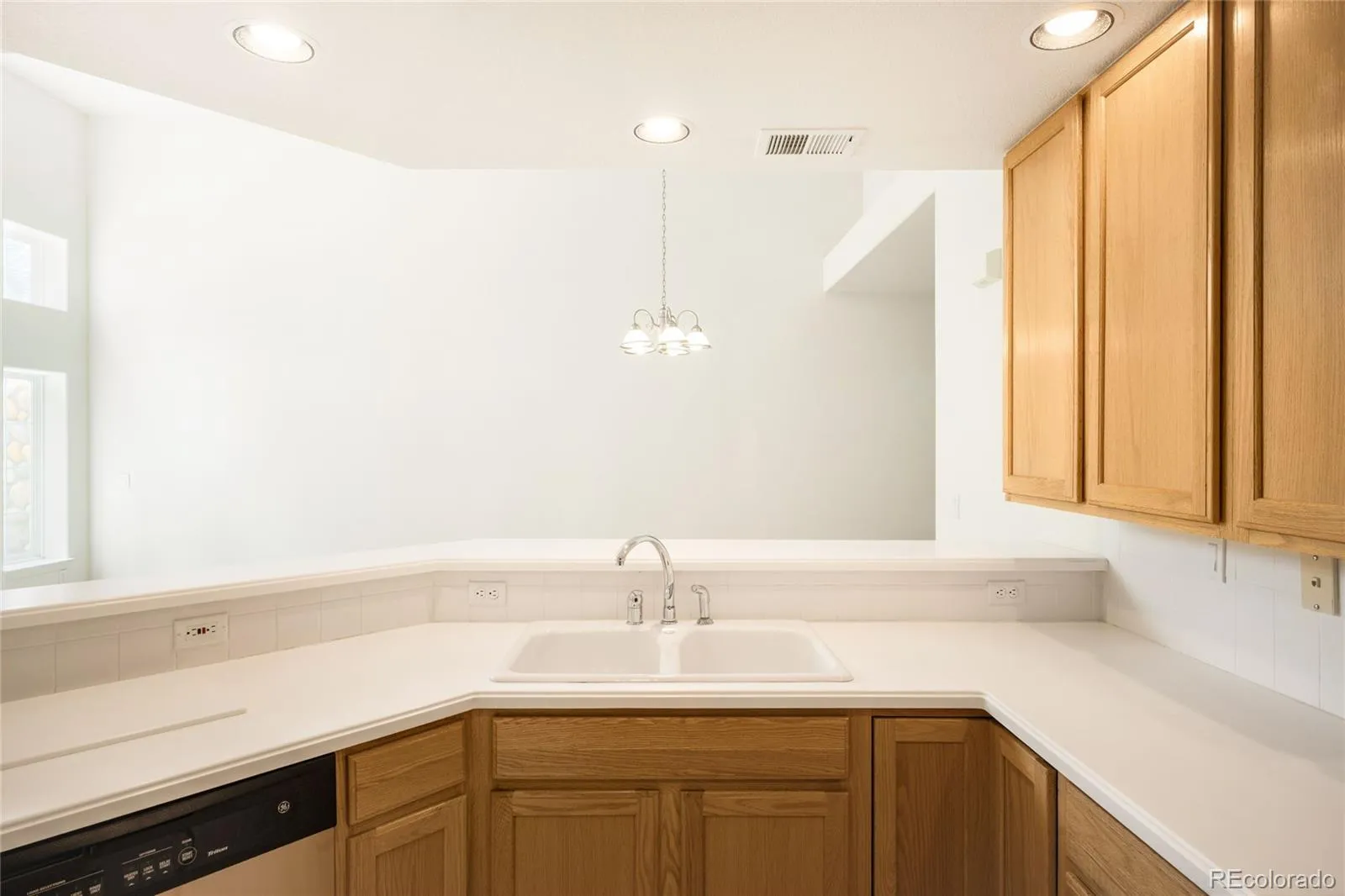 10735 Eliot Circle #102 Denver CO 80234 MLS #REC4082156 05062026192933 1600 10