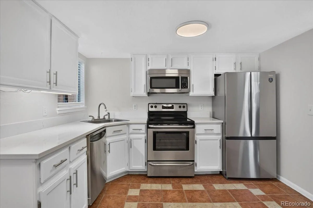 982 S Dearborn Way #10 Aurora CO 80012 | MLS #REC4095871 08192026134601 1200 12