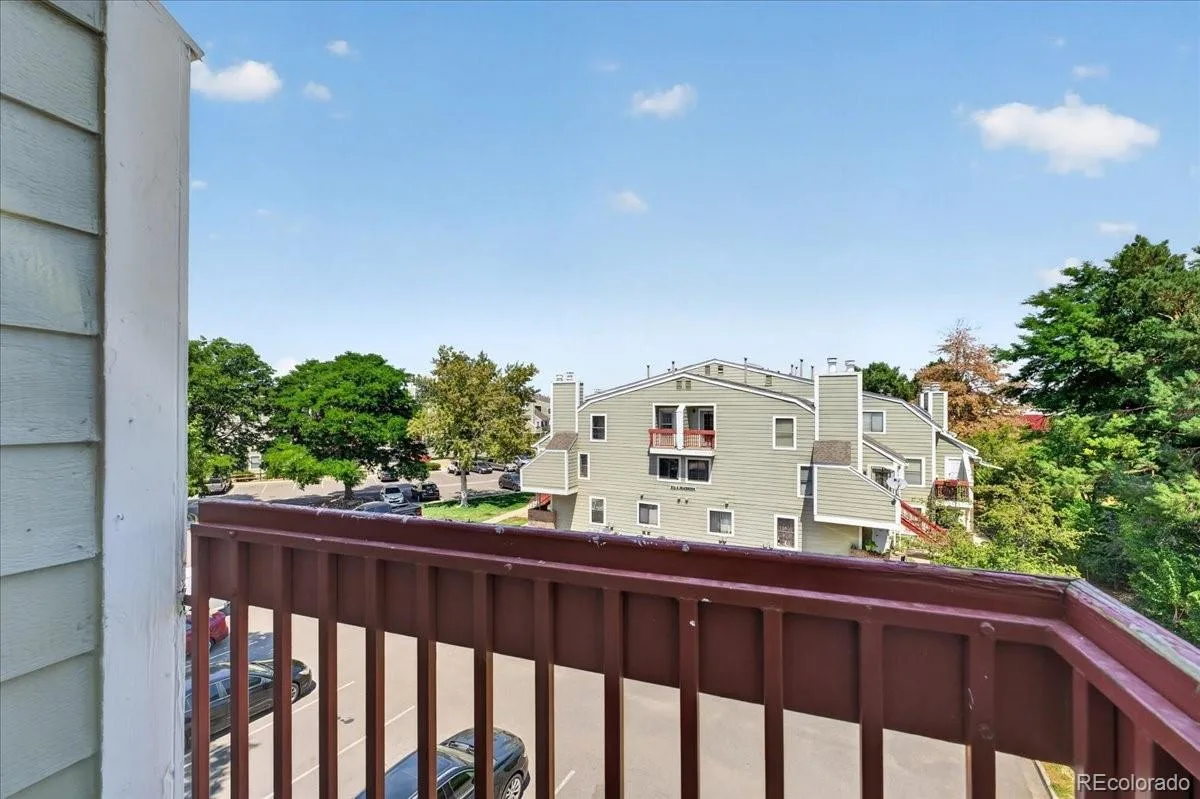 982 S Dearborn Way #10 Aurora CO 80012 | MLS #REC4095871 08192026134601 1200 19