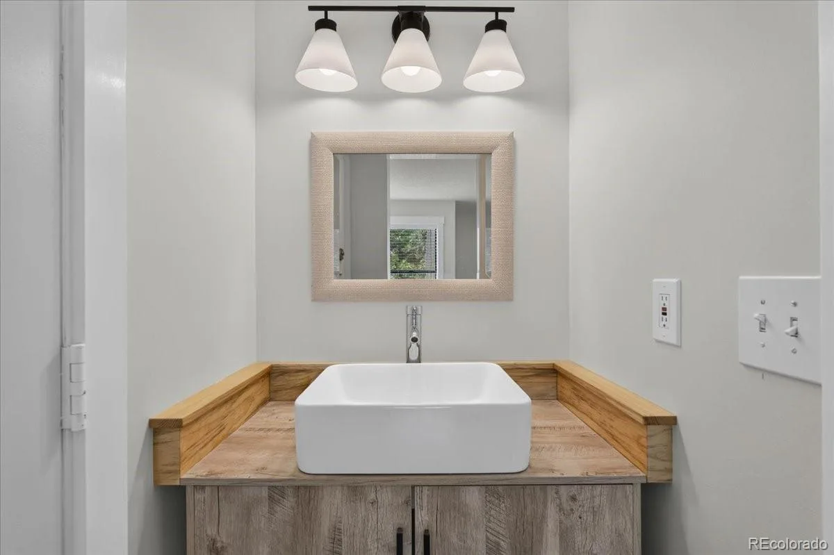 982 S Dearborn Way #10 Aurora CO 80012 | MLS #REC4095871 08192026134601 1200 25