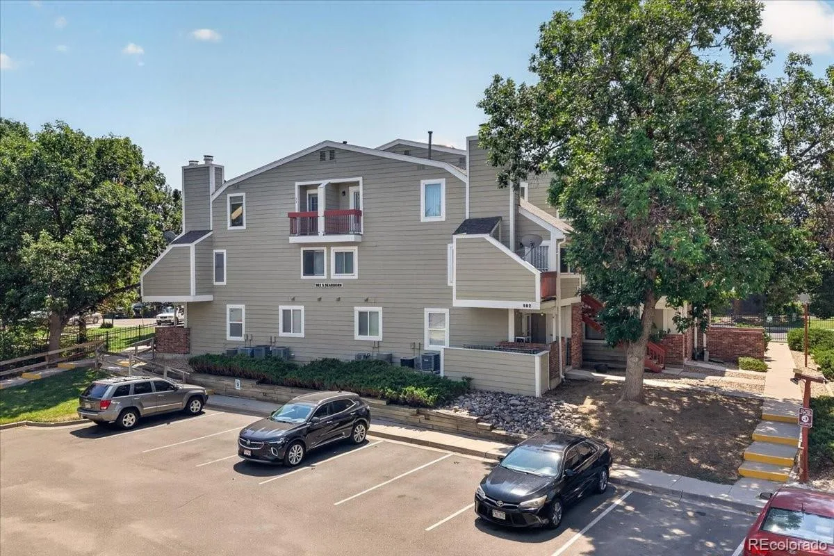 982 S Dearborn Way #10 Aurora CO 80012 | MLS #REC4095871 08192026134601 1200 27