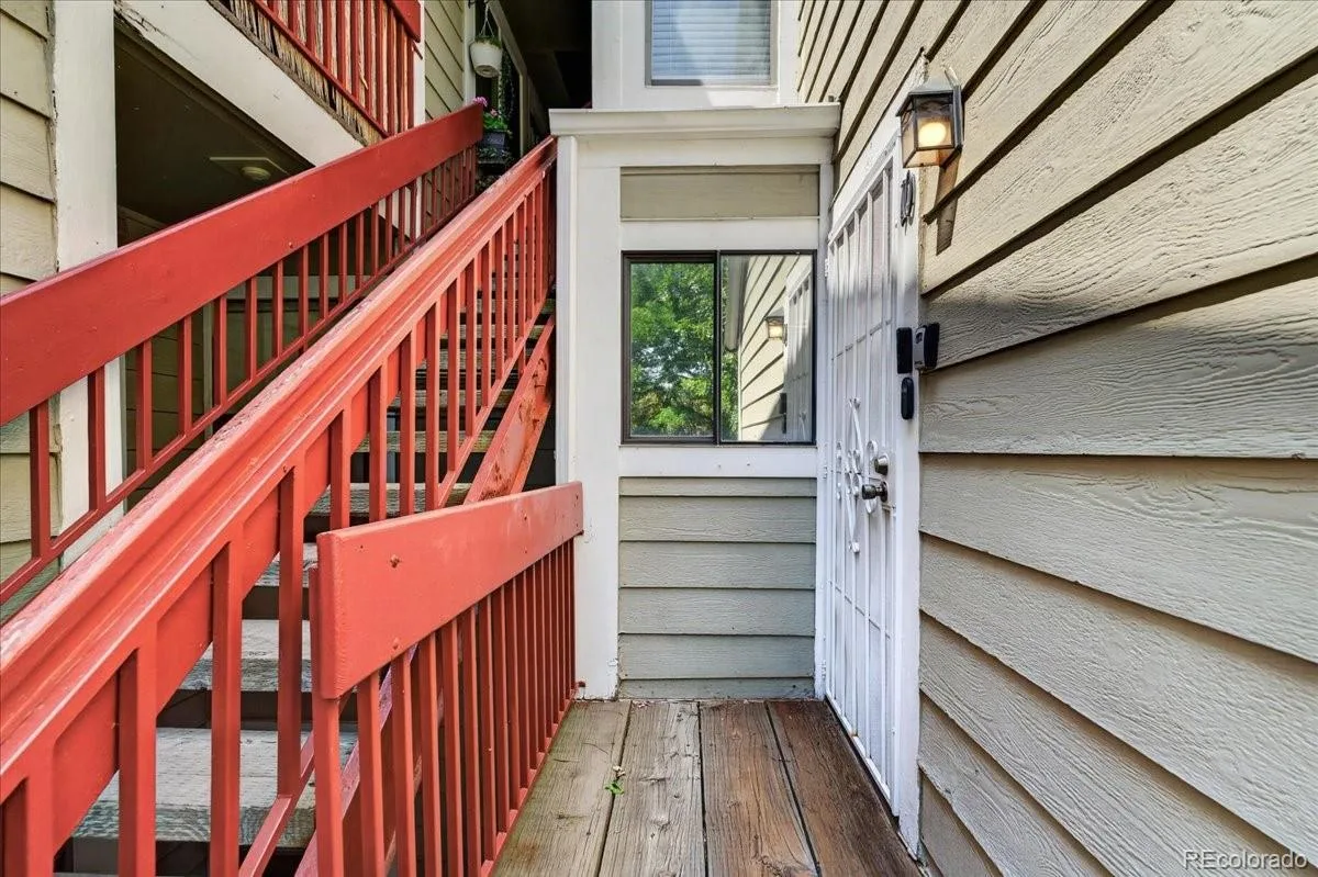 982 S Dearborn Way #10 Aurora CO 80012 | MLS #REC4095871 08192026134601 1200 28