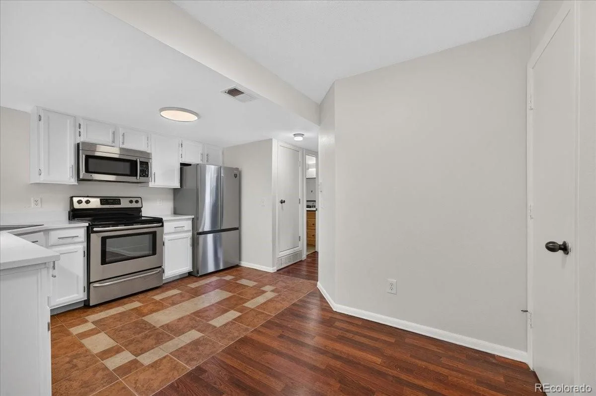 982 S Dearborn Way #10 Aurora CO 80012 | MLS #REC4095871 08192026134601 1200 9