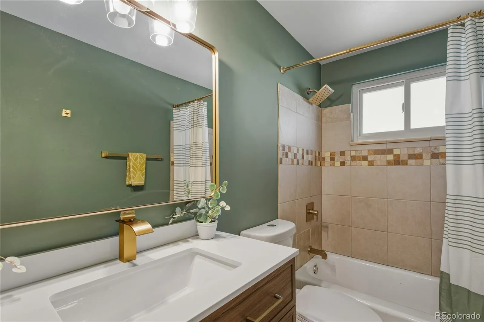 04032026232823 1600 12