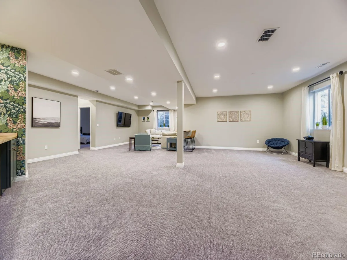 7115 S Uriah Street Aurora CO 80016 | MLS #REC4102621 09242026000521 1200 35