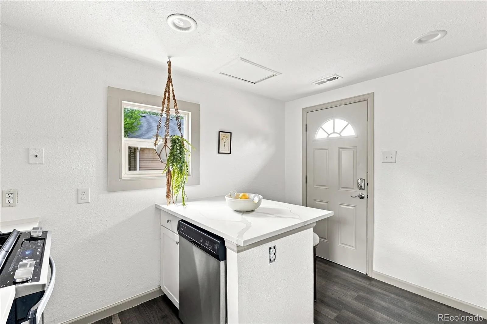 1265 Urban Street Lakewood CO 80401 | MLS #REC4104250 08132026215819 1600 21