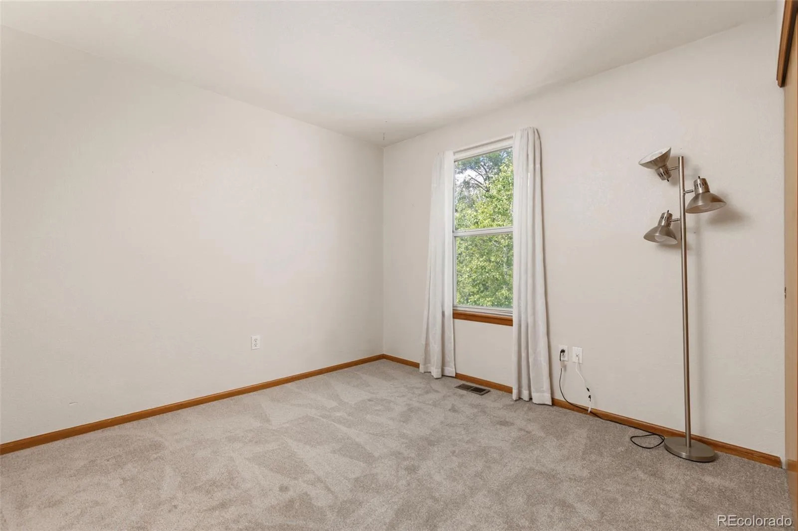 5842 W 80th Circle Arvada CO 80003 MLS #REC4106561 06102026194524 1600 34