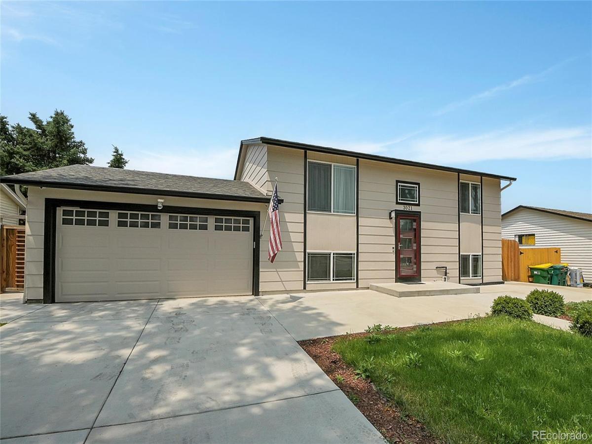 3021 S Helena Street Aurora CO 80013 | MLS #REC4113958 MLS #REC4113958 image #0