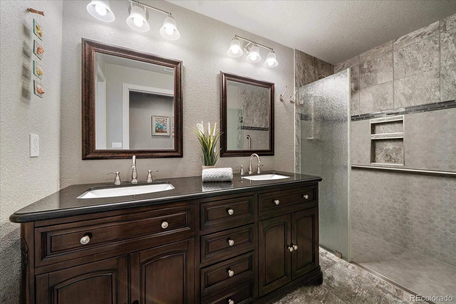 7660 S Blackstone Parkway Aurora CO 80016 MLS #REC4116596 05142026211429 1600 32