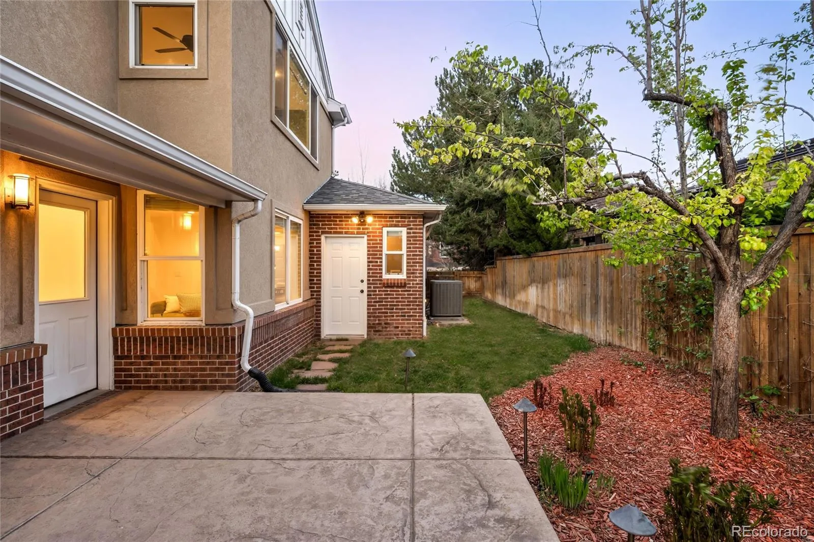 04092026214016 1600 32