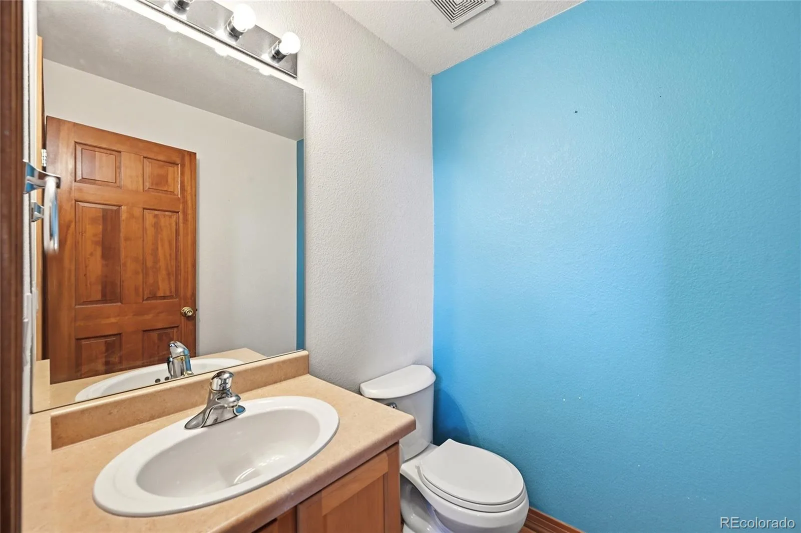 1428 S Dayton Circle Aurora CO 80247 MLS #REC4121688 06032026185154 1600 17