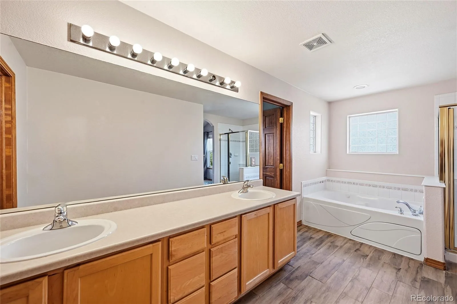1428 S Dayton Circle Aurora CO 80247 MLS #REC4121688 06032026185154 1600 23