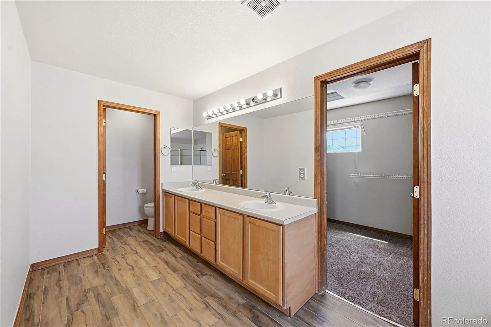 1428 S Dayton Circle Aurora CO 80247 MLS #REC4121688 06032026185154 1600 24