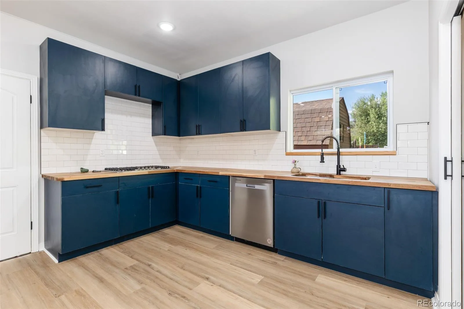 6110 Brooks Drive Arvada CO 80004 MLS #REC4131861 05152026034538 1600 24