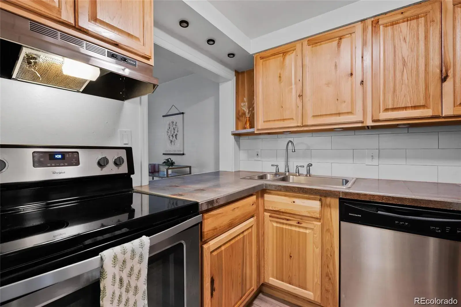 1260 York Street #105 Denver CO 80206 MLS #REC4132106 01302026010359 1600 7