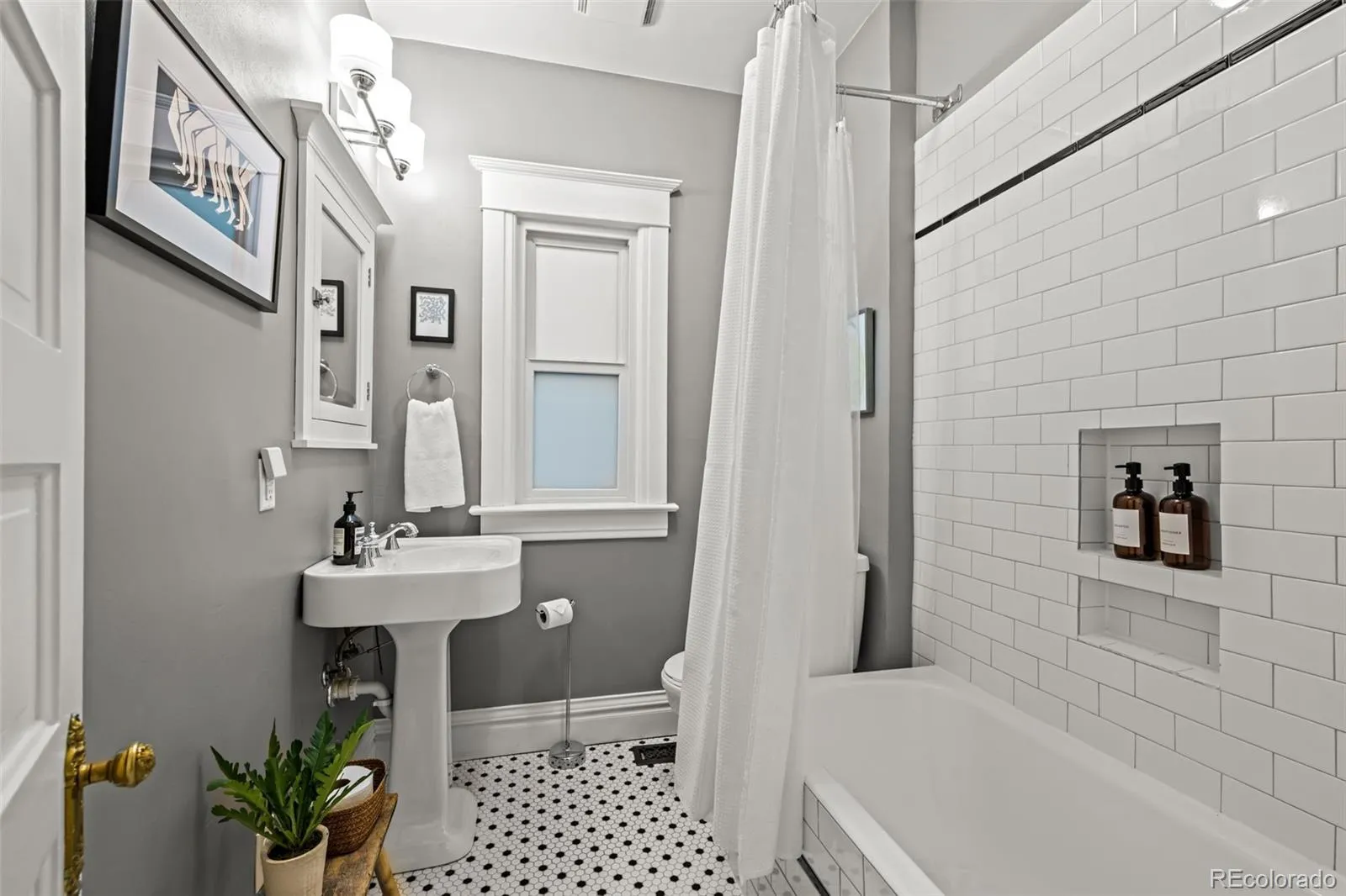 04062026215205 1600 24