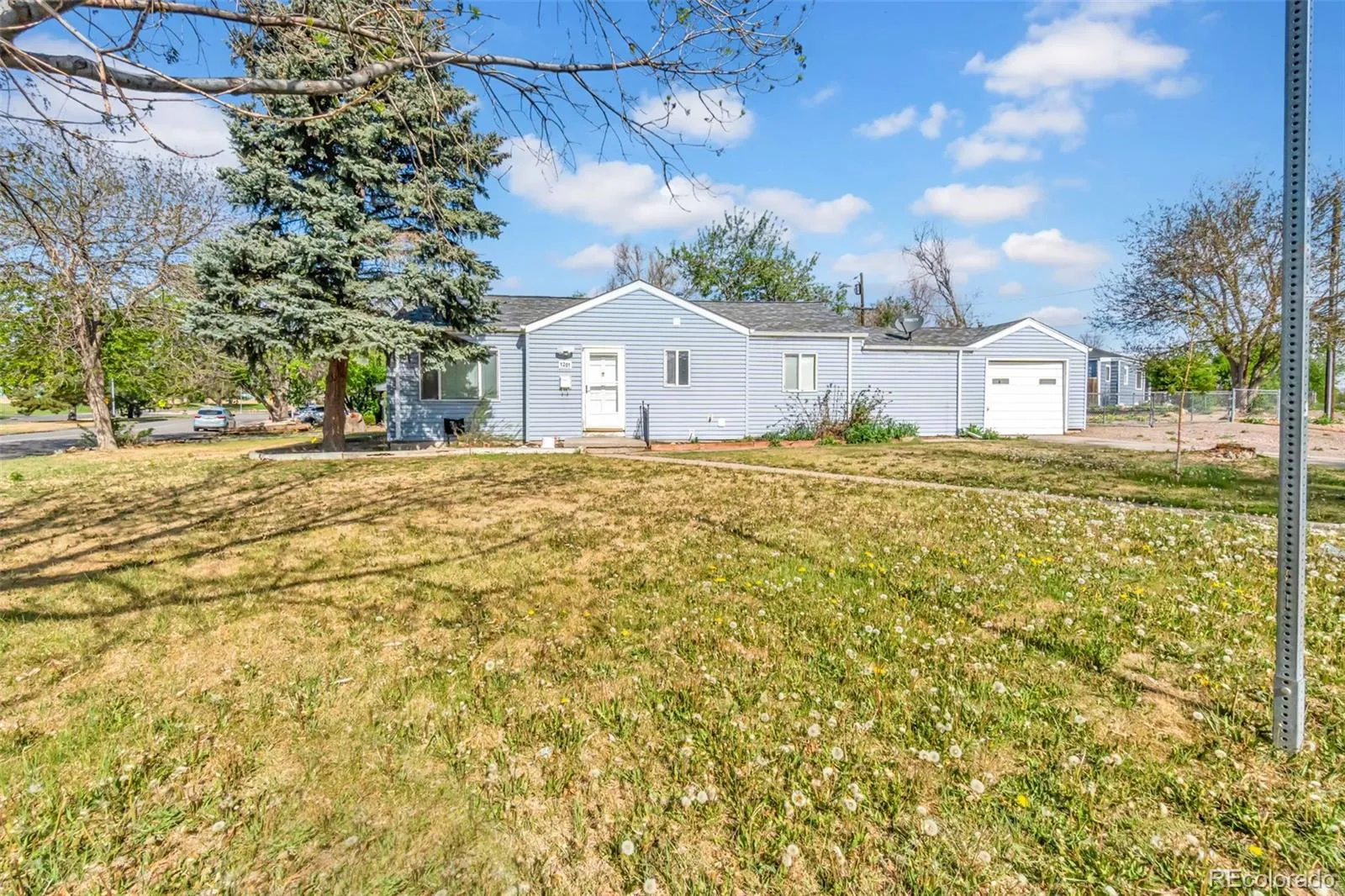1201 Hanover Street Aurora CO 80010 MLS #REC4135169 04232026192452 1600 1