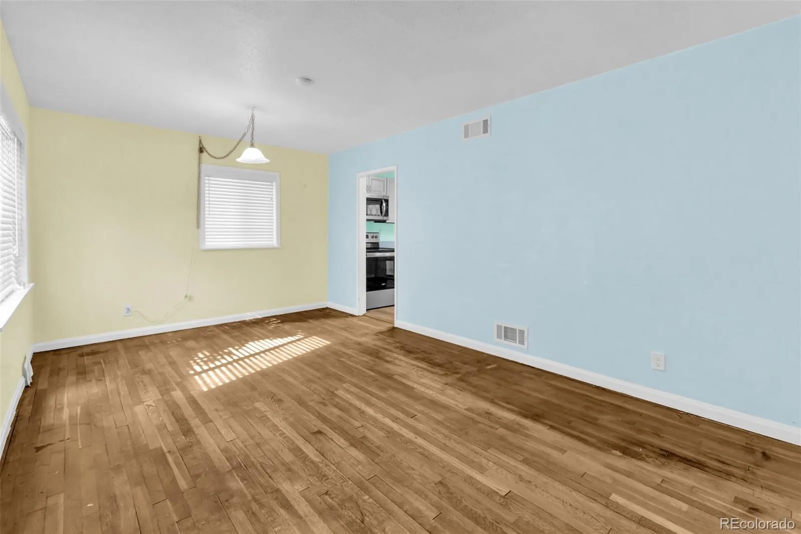 1201 Hanover Street Aurora CO 80010 MLS #REC4135169 04232026192452 1600 6