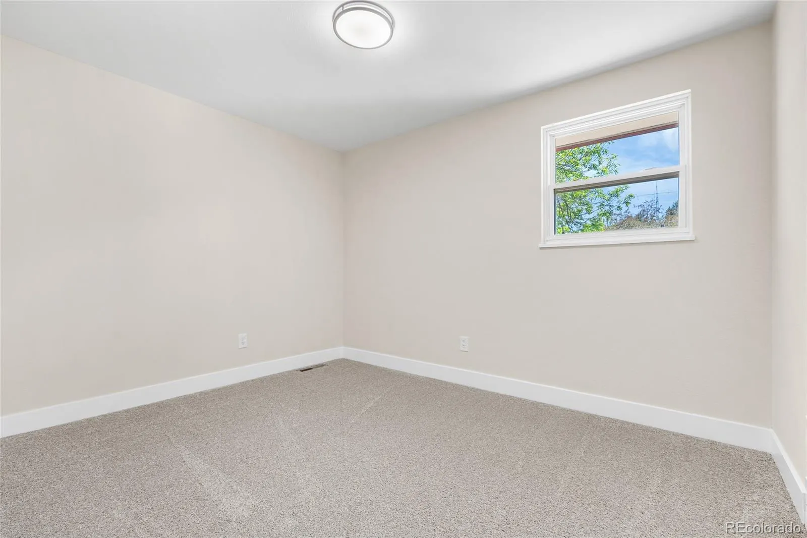 975 E 7th Avenue Broomfield CO 80020 MLS #REC4146574 05122026190956 1600 29
