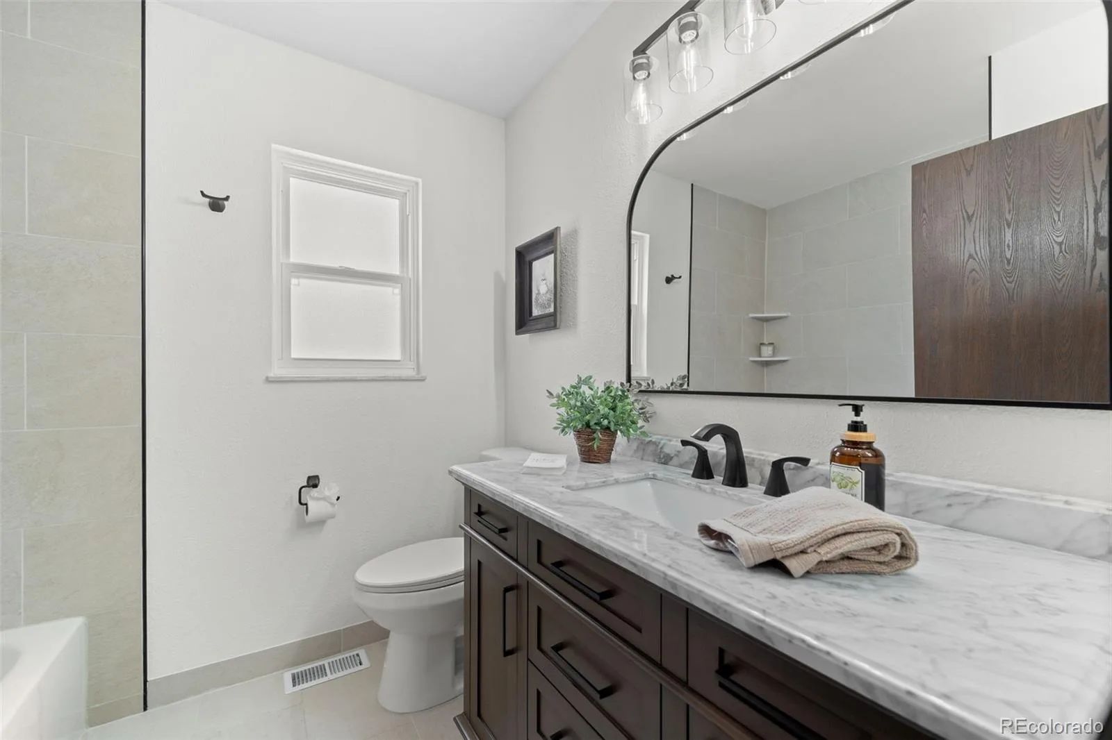 3702 S Mission Parkway Aurora CO 80013 MLS #REC4151391 06122026173920 1600 27