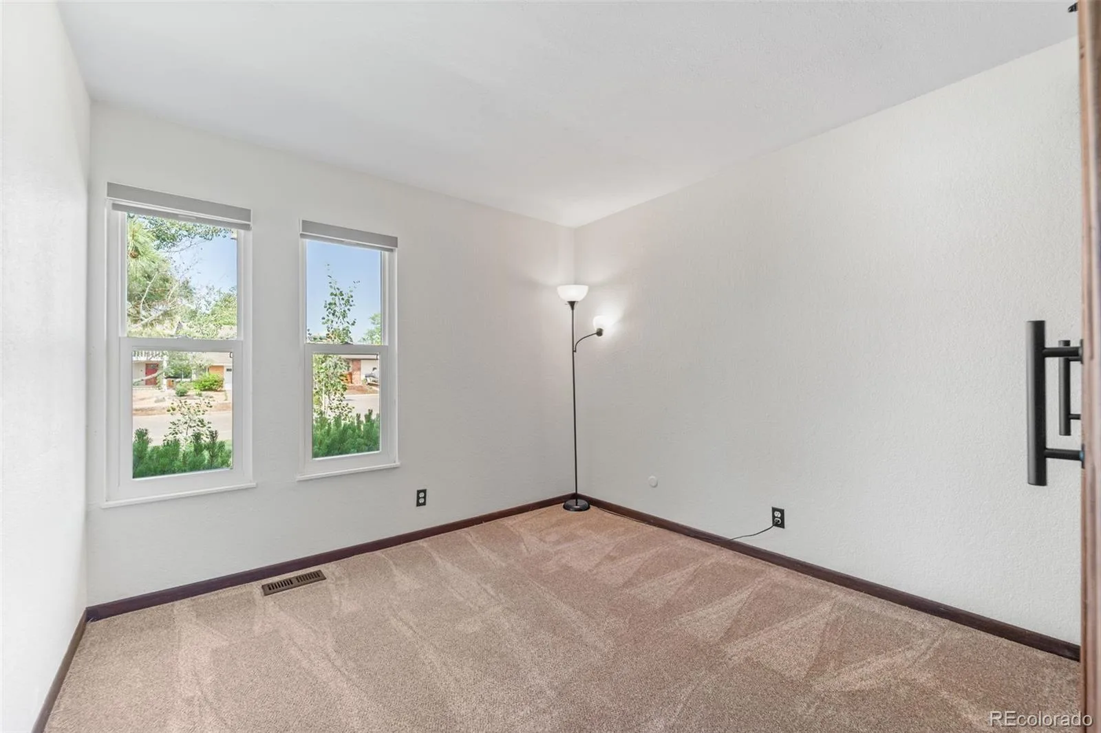 3702 S Mission Parkway Aurora CO 80013 MLS #REC4151391 06122026173920 1600 28