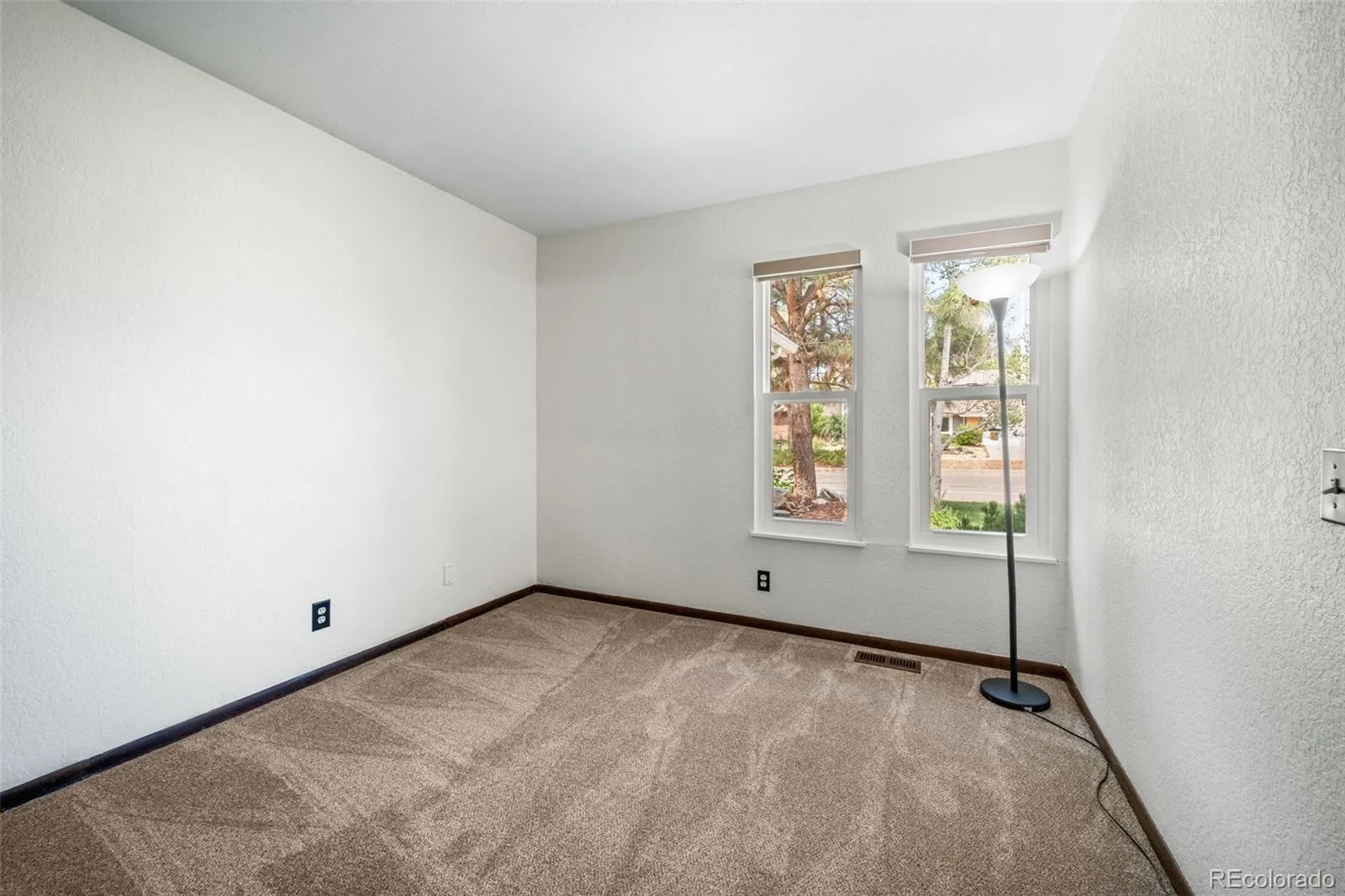 3702 S Mission Parkway Aurora CO 80013 MLS #REC4151391 06122026173920 1600 30