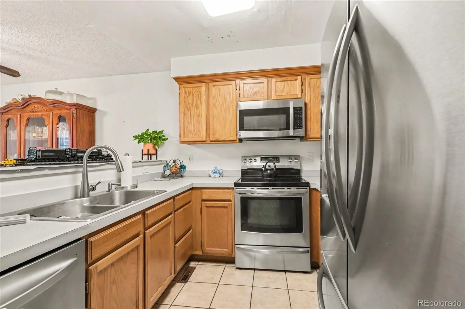 933 S Evanston Circle Aurora CO 80012 MLS #REC4153641 06262026170154 1600 5