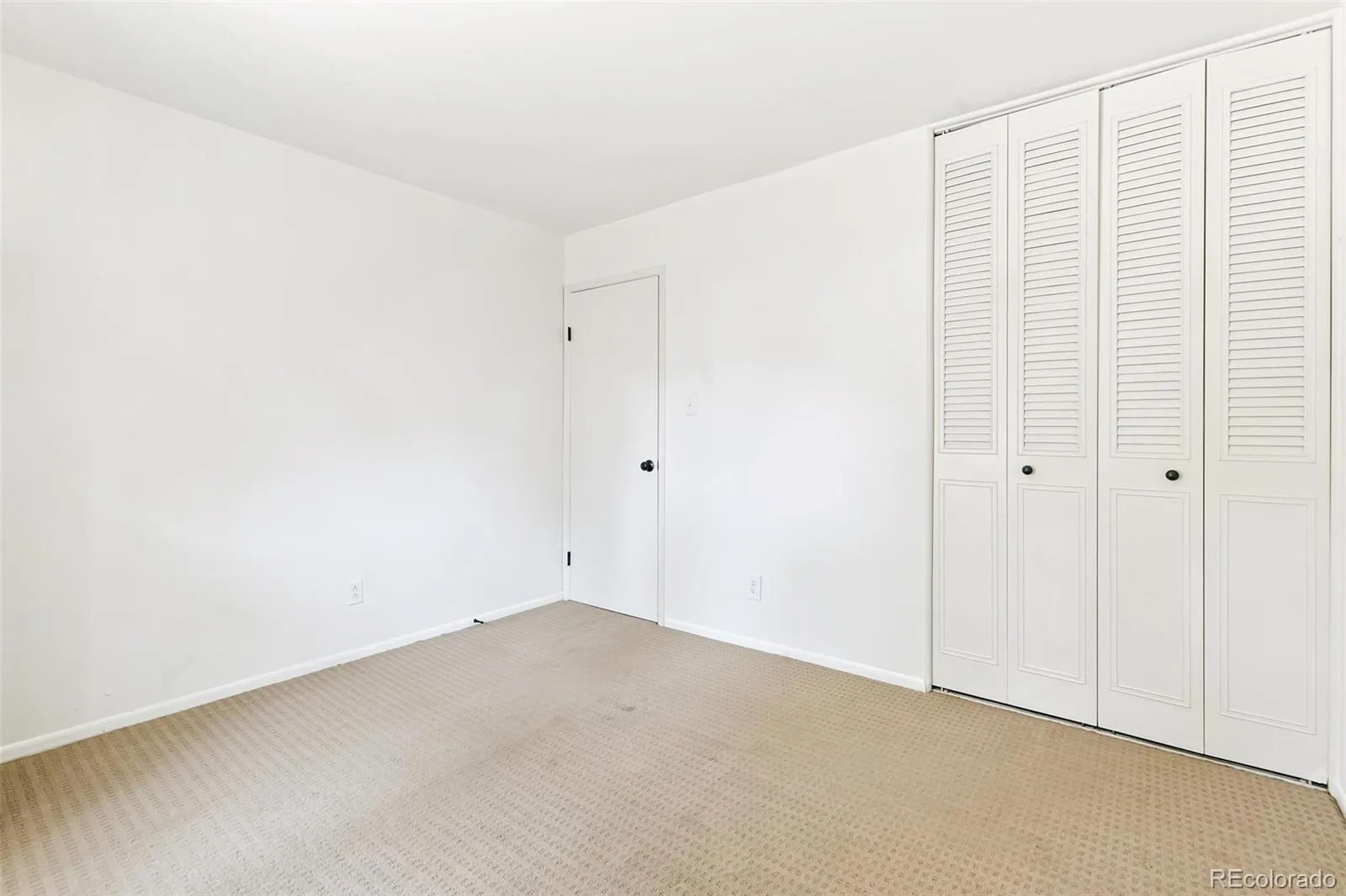 5902 S Willow Way Englewood CO 80111 | MLS #REC4155673 08132026203910 1600 12